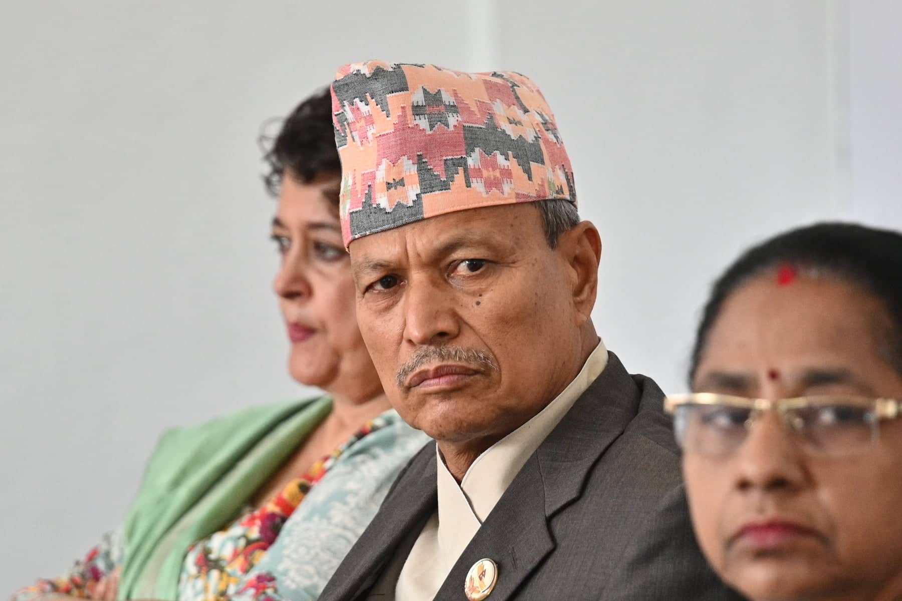 भीम रावलको प्रस्ताव- प्रधानमन्त्रीविरुद्ध खेद प्रस्ताव पारित गराैँ